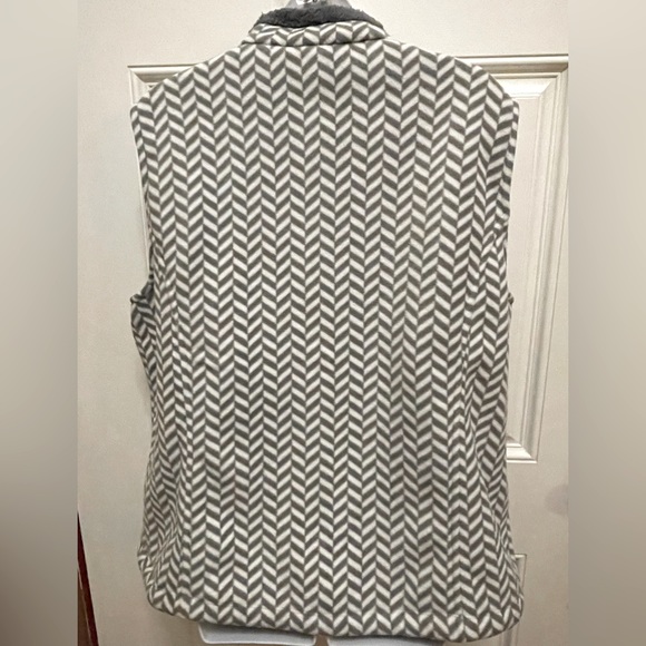 Alia Large soft & cuddly vest in a white & grey stripe. In Great used condition - Picture 11 of 12